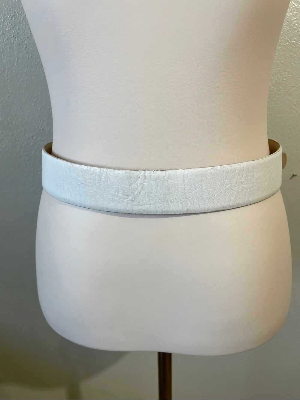 Y2K White Leather Skinny Belt Gold Buckle Size 34 Vintage Paris Adjustable Retro
